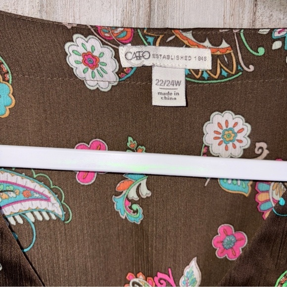 CATO Womens Top Size 22/24W  Short Sleeves V-Neck Brown Paisley Floral - Picture 12 of 16